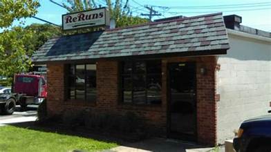 Reruns Bar & Grill